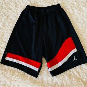 Men’s Nike Jordan basketball shorts sz M blk/red